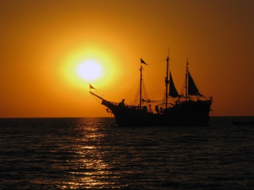 pirate-ship-sunset-e1309463922369